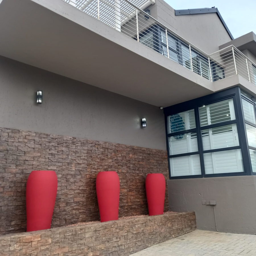 4 Bedroom Property for Sale in Menkenkop Western Cape
